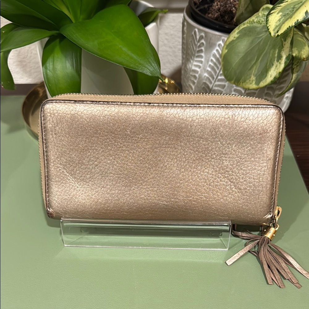 Gucci Gold Leather Wallet with Interlocking GG soho Logo - Picture 6 of 10